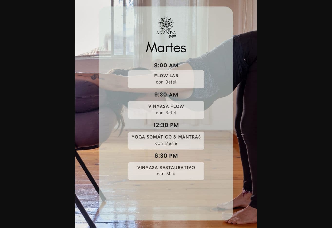 Cartel del horario de Ananda Yoga del martes con las clases y sus horarios.