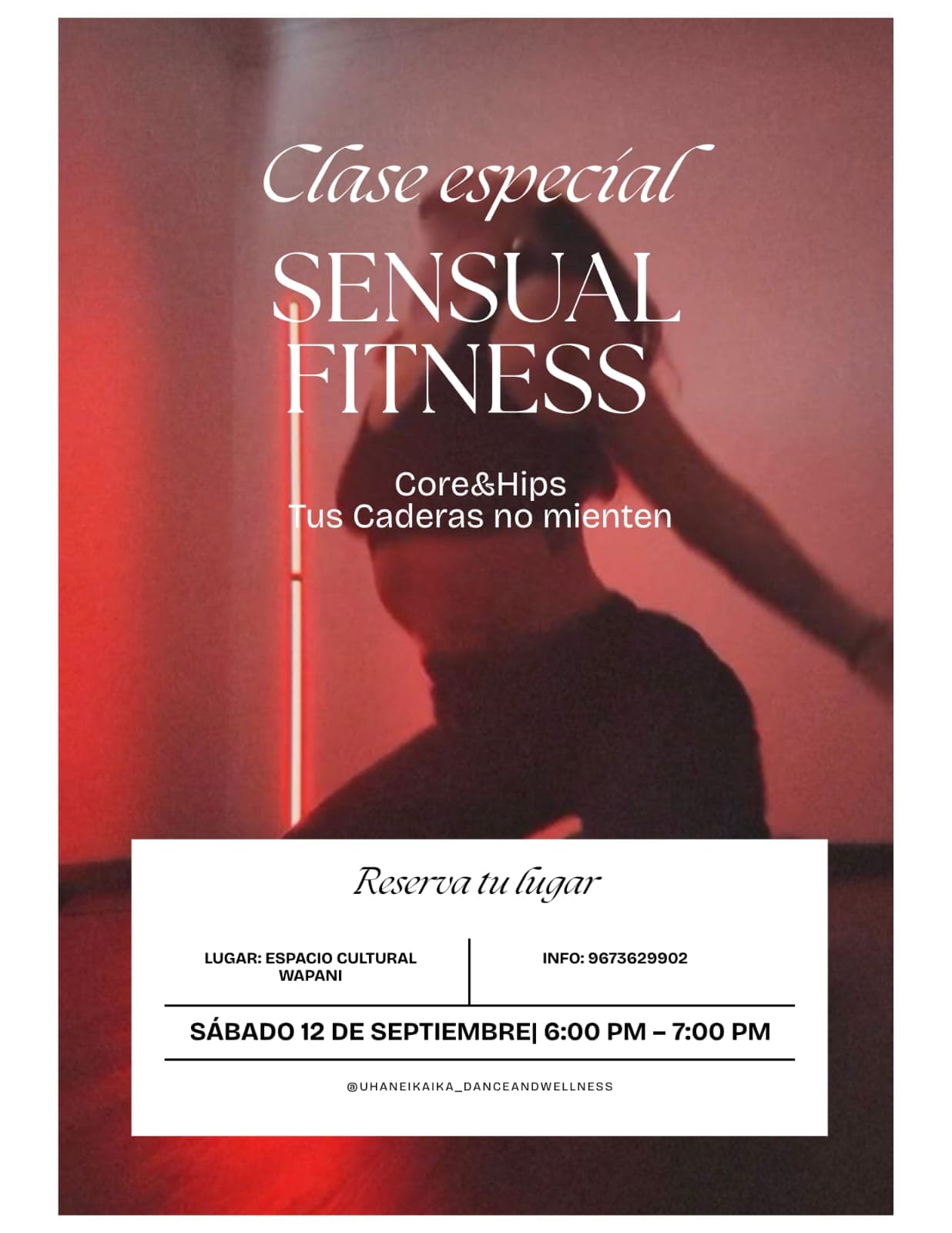 Cartel informativo de un evento titulado Clase especial Sensual Fitness con una silueta de una persona en un fondo iluminado en rojo; texto superpuesto que dice Core&Hips y Tus Caderas no mienten, y un rectángulo blanco en la parte inferior